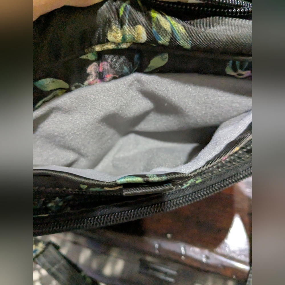 Lug Carousel XL Floral Black Quilted Bag - Picture 10 of 12